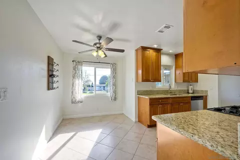 725 W College St, Fallbrook, CA 92028 photo 13