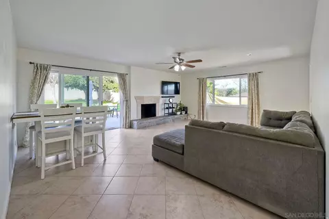 725 W College St, Fallbrook, CA 92028 photo 2