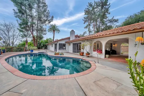 2494 Reill View Dr, Escondido, CA 92025