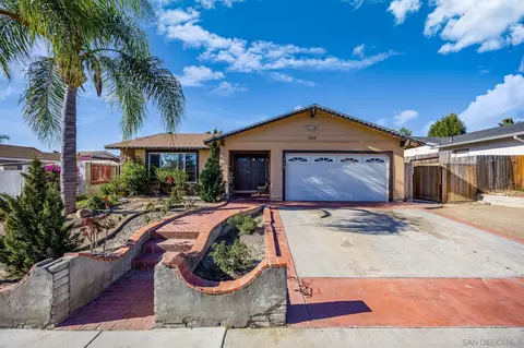 Exterior - 740 Melrose Pl, Vista, CA 92083 photo 4 of 9