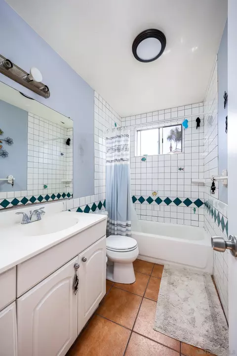 Bath - 740 Melrose Pl, Vista, CA 92083 photo 2 of 2