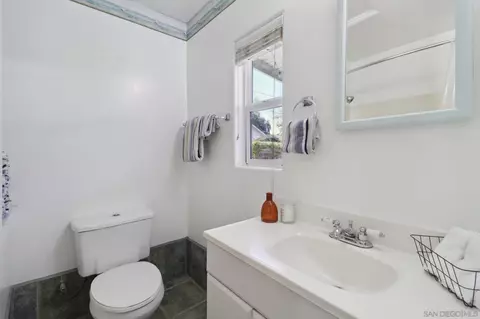Bath - 8646 Washington Ave, La Mesa, CA 91942 photo 3 of 4