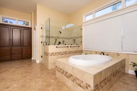 Bath - 15416 Harrow Ln, Poway, CA 92064 photo 2 of 9