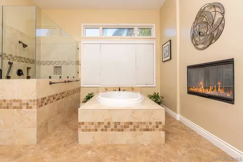 Bath - 15416 Harrow Ln, Poway, CA 92064 photo 3 of 9