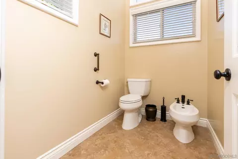 Bath - 15416 Harrow Ln, Poway, CA 92064 photo 5 of 9