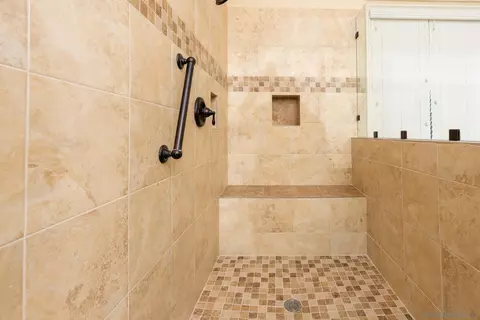 Bath - 15416 Harrow Ln, Poway, CA 92064 photo 4 of 9