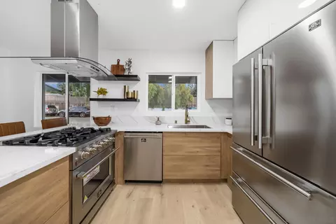 930 Merlin, San Diego, CA 92114