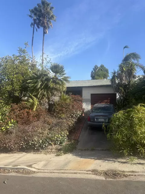 2011 Cecelia Ter, San Diego, CA 92110