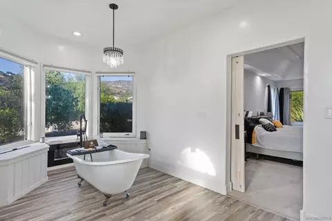 Bath - 15419 Vali Hai Rd, Poway, CA 92064 photo 2 of 6