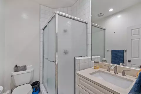 Bath - 15419 Vali Hai Rd, Poway, CA 92064 photo 6 of 6
