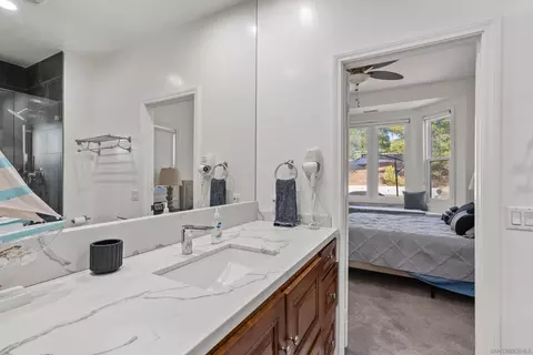 Bath - 15419 Vali Hai Rd, Poway, CA 92064 photo 5 of 6