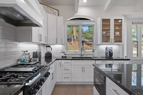 Kitchen - 15419 Vali Hai Rd, Poway, CA 92064 photo 3 of 5
