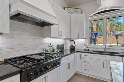 Kitchen - 15419 Vali Hai Rd, Poway, CA 92064 photo 4 of 5
