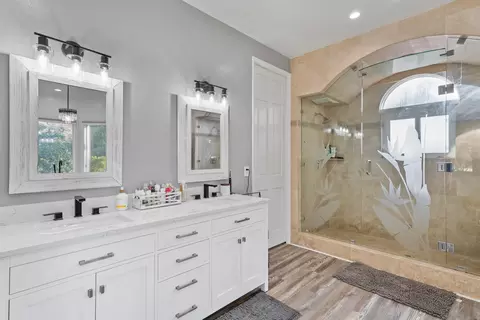 Bath - 15419 Vali Hai Rd, Poway, CA 92064 photo 3 of 6