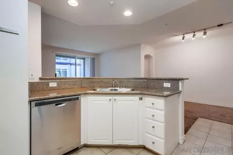 9263 Regents Rd #B206, La Jolla, CA 92037 photo 8