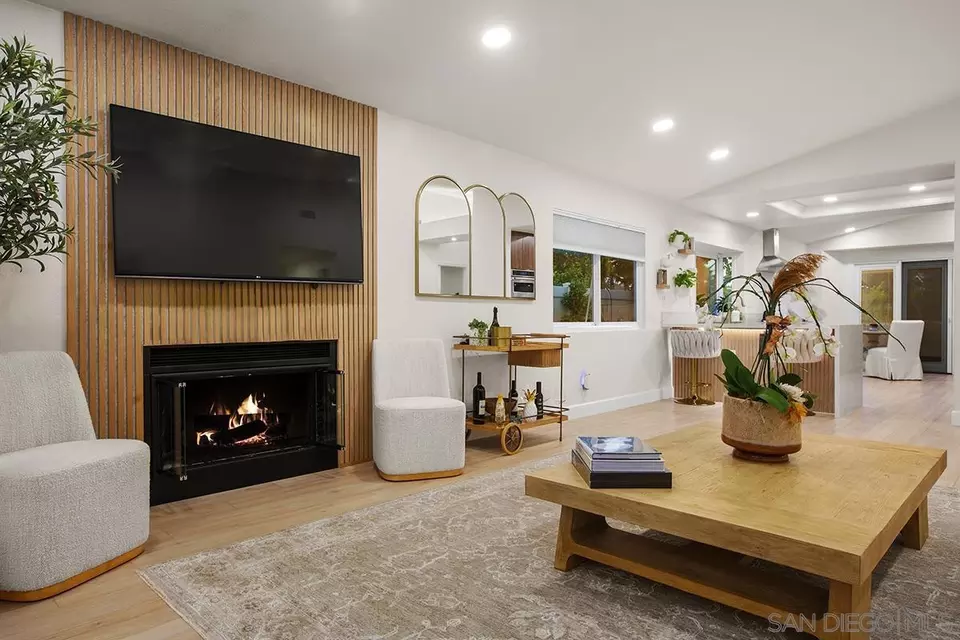 Living - 4176 Caminito Terviso, San Diego, CA 92122 photo 8 of 9