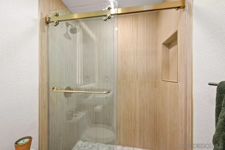 Bath - 4176 Caminito Terviso, San Diego, CA 92122 photo 5 of 6