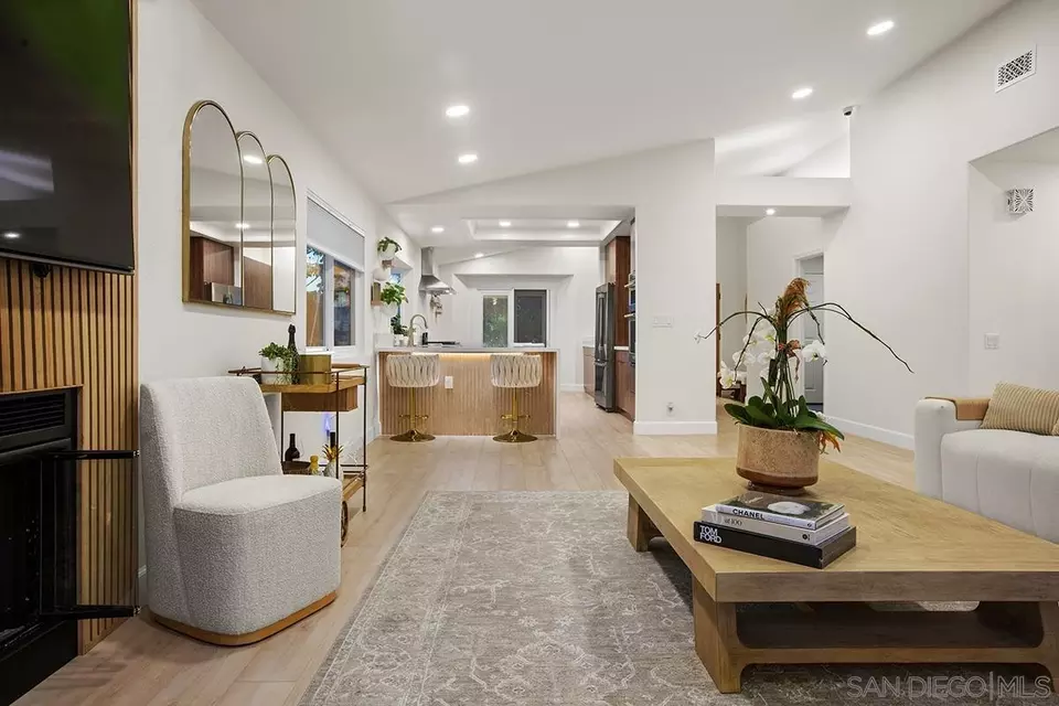 Living - 4176 Caminito Terviso, San Diego, CA 92122 photo 9 of 9