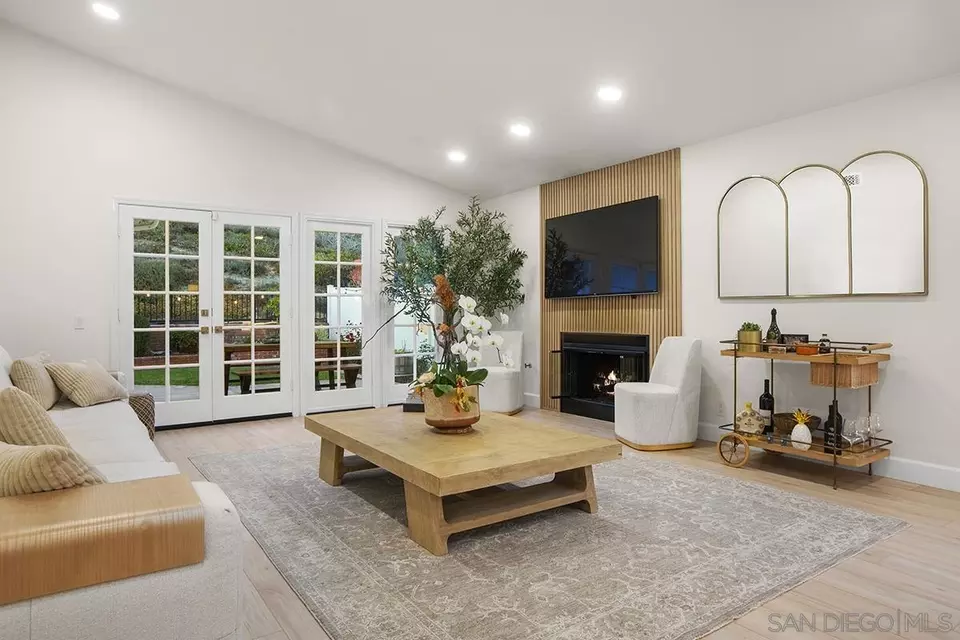 Living - 4176 Caminito Terviso, San Diego, CA 92122 photo 5 of 9