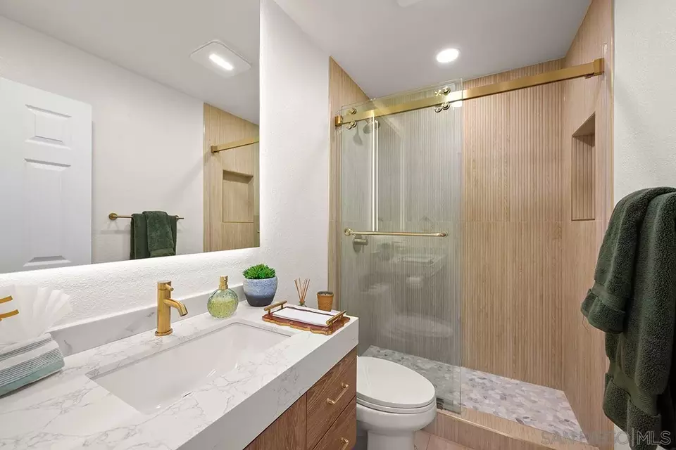 Bath - 4176 Caminito Terviso, San Diego, CA 92122 photo 4 of 6