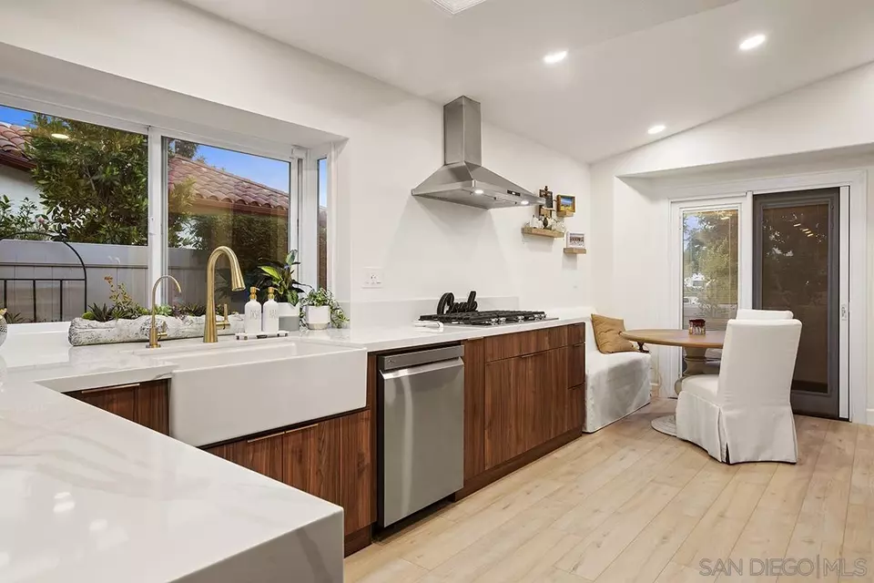 Kitchen - 4176 Caminito Terviso, San Diego, CA 92122 photo 7 of 9