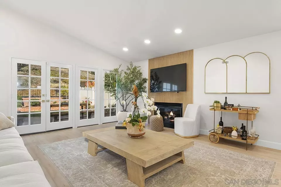Living - 4176 Caminito Terviso, San Diego, CA 92122 photo 3 of 9