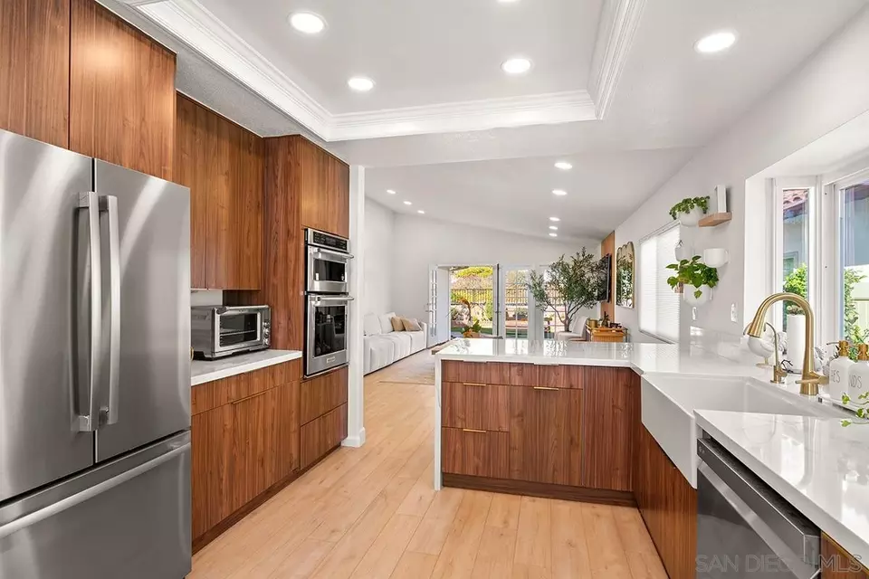 Kitchen - 4176 Caminito Terviso, San Diego, CA 92122 photo 5 of 9