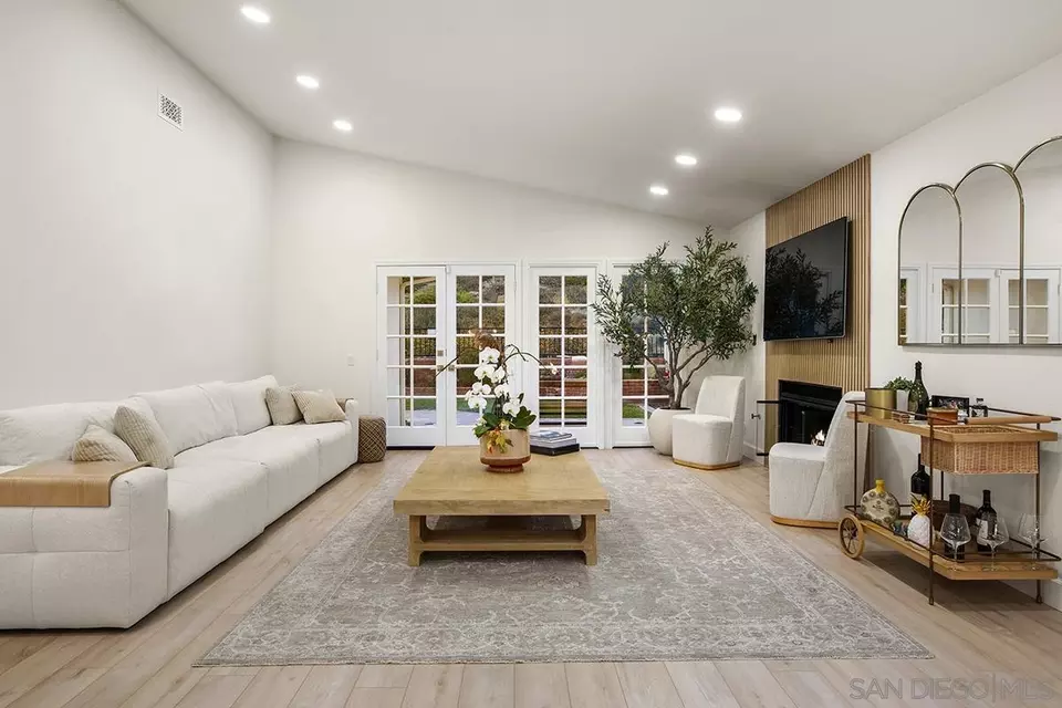 Living - 4176 Caminito Terviso, San Diego, CA 92122 photo 6 of 9