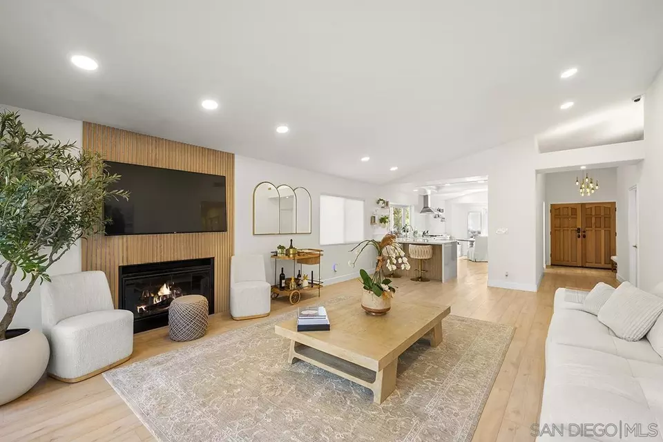 Living - 4176 Caminito Terviso, San Diego, CA 92122 photo 2 of 9