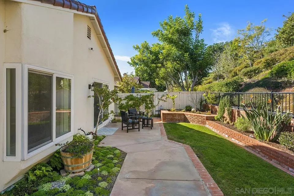 Exterior - 4176 Caminito Terviso, San Diego, CA 92122 photo 9 of 22