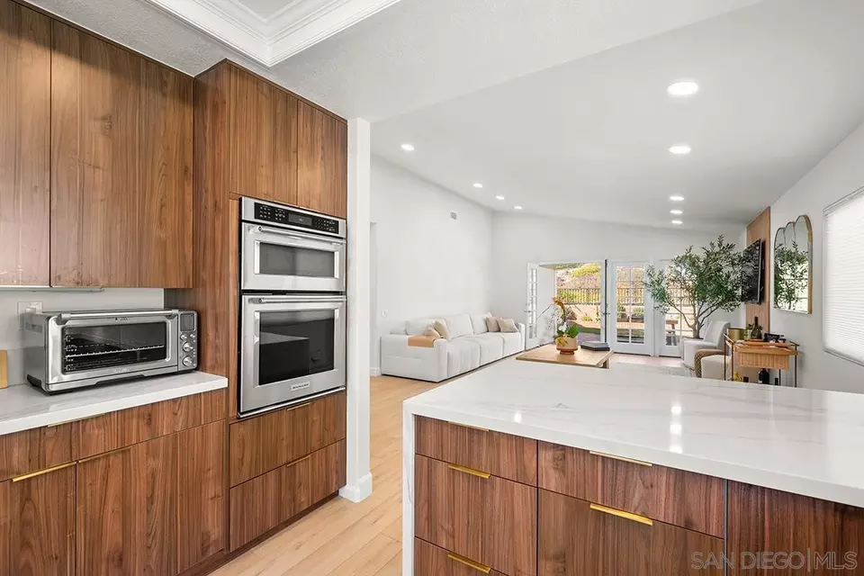 Kitchen - 4176 Caminito Terviso, San Diego, CA 92122 photo 6 of 9