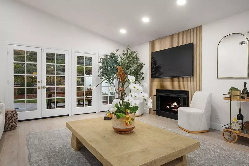 Living - 4176 Caminito Terviso, San Diego, CA 92122 photo 7 of 9