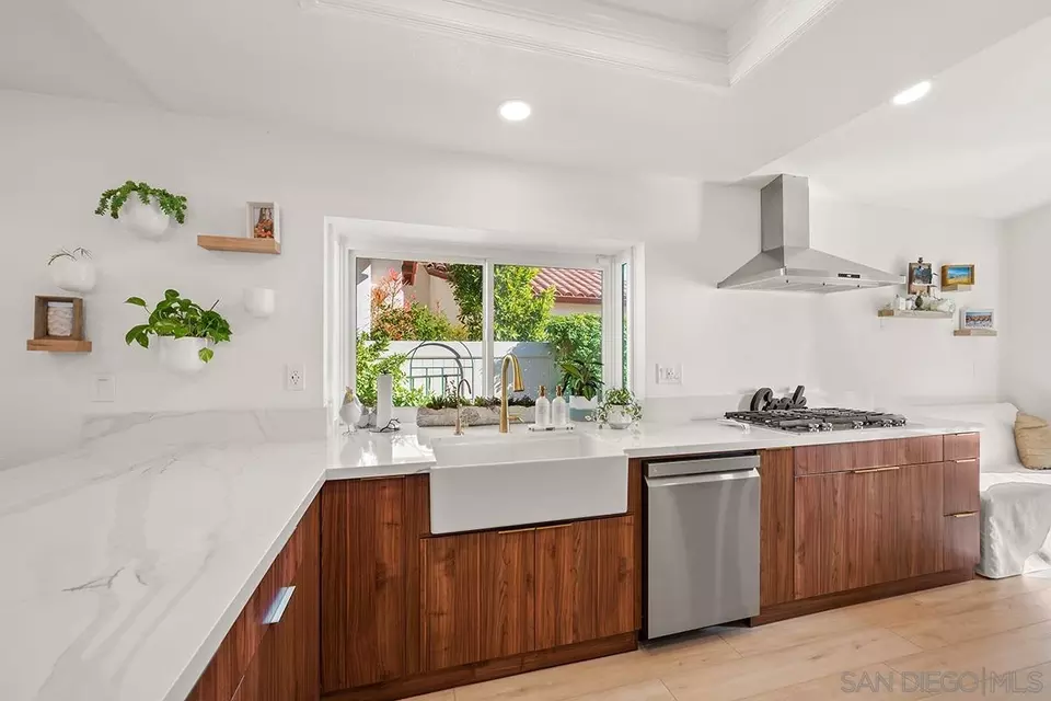 Kitchen - 4176 Caminito Terviso, San Diego, CA 92122 photo 3 of 9