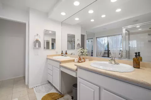 Bath - 29680 Avenida Del Sol, Temecula, CA 92591 photo 2 of 7
