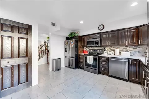 Kitchen - 250 Espanas Gln, Escondido, CA 92026 photo 3 of 4