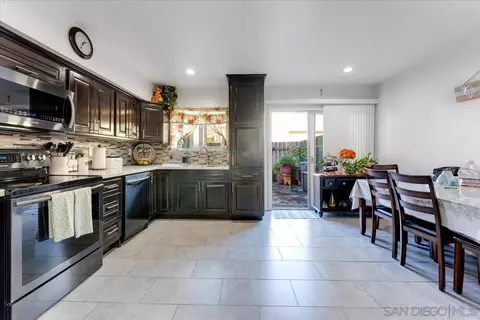 Kitchen - 250 Espanas Gln, Escondido, CA 92026 photo 4 of 4