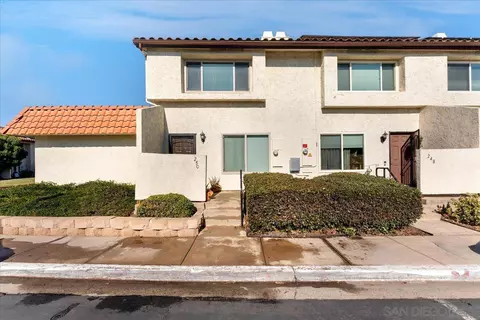 Exterior - 250 Espanas Gln, Escondido, CA 92026 photo 8 of 9