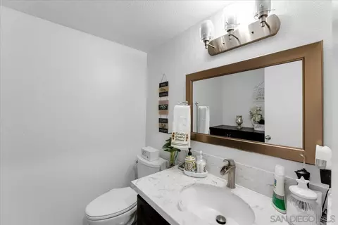 Bath - 250 Espanas Gln, Escondido, CA 92026 photo 1 of 2
