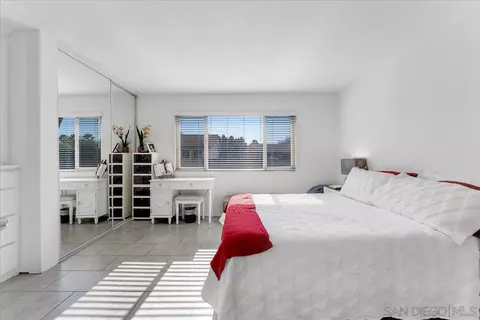 Bedroom - 250 Espanas Gln, Escondido, CA 92026 photo 2 of 4