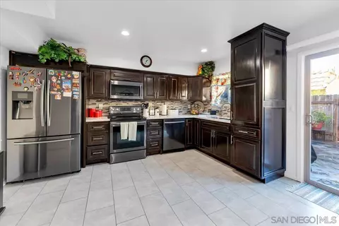Kitchen - 250 Espanas Gln, Escondido, CA 92026 photo 1 of 4