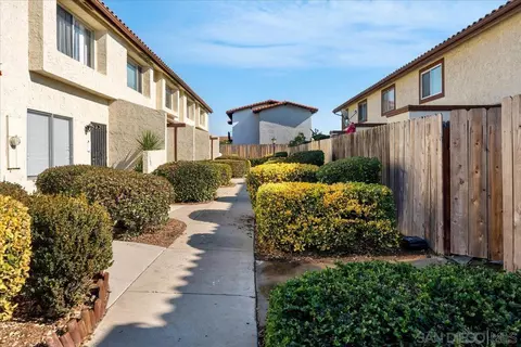 Exterior - 250 Espanas Gln, Escondido, CA 92026 photo 3 of 9