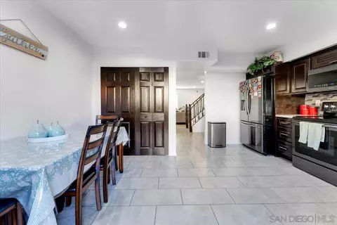 Dining - 250 Espanas Gln, Escondido, CA 92026 photo 1 of 2