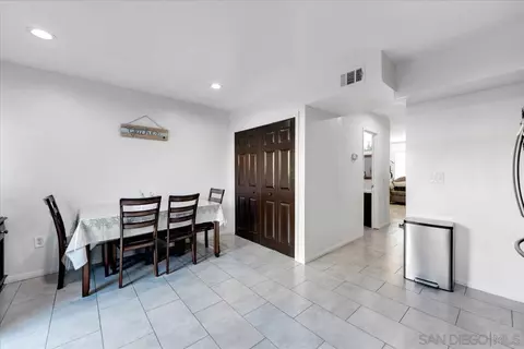 Dining - 250 Espanas Gln, Escondido, CA 92026 photo 2 of 2