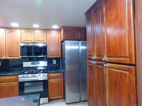 Kitchen - 28006 Millar St, Highland, CA 92346 photo 5 of 5