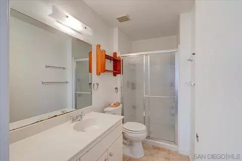 Bath - 2109 Pepper Tree Pl, Escondido, CA 92026 photo 2 of 2