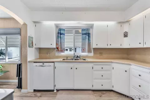 Kitchen - 8301 Mission Gorge Rd #SPC 343, Santee, CA 92071 photo 2 of 4