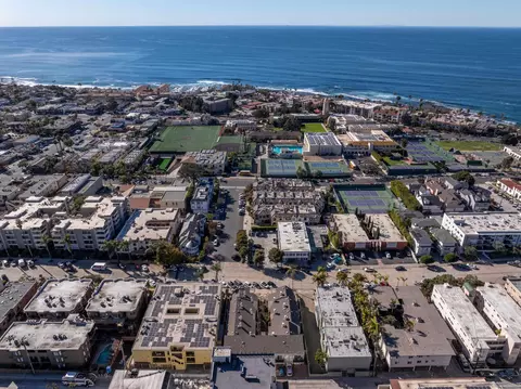 View/Area - 7585 Eads #E, La Jolla, CA 92037 photo 3 of 11