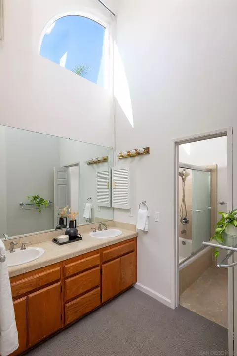 Bath - 7585 Eads #E, La Jolla, CA 92037 photo 2 of 4