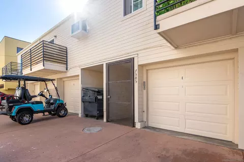 Exterior - 7585 Eads #E, La Jolla, CA 92037 photo 4 of 7