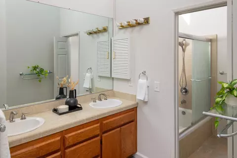 Bath - 7585 Eads #E, La Jolla, CA 92037 photo 1 of 4
